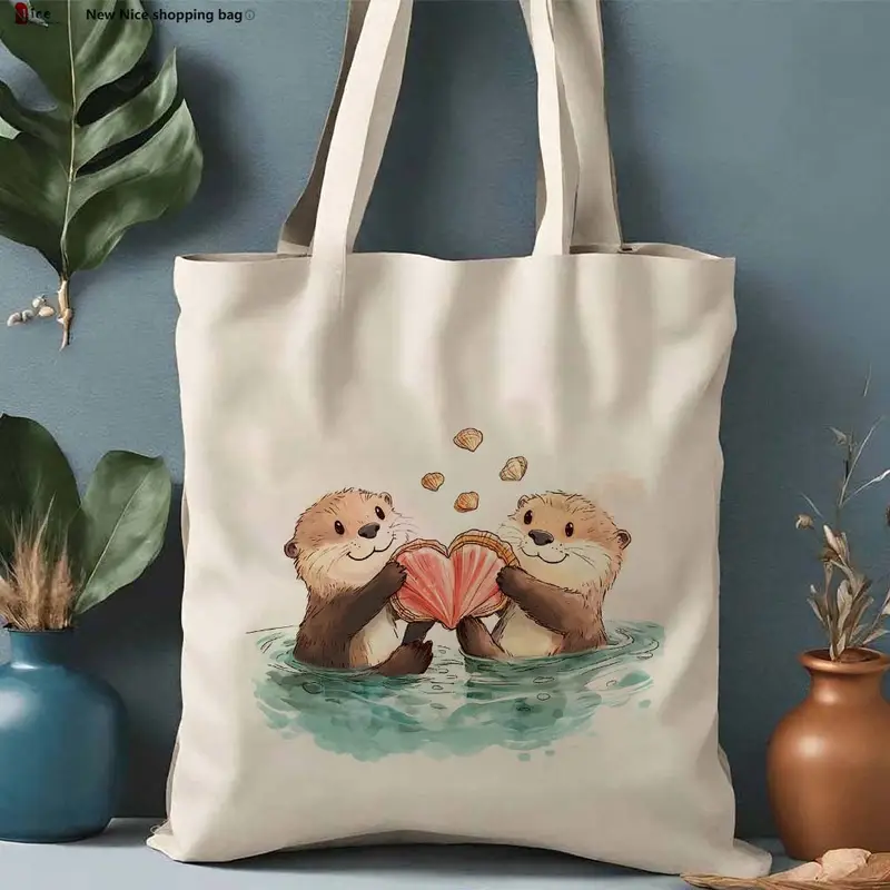 Sweet Otter Holding Heart Shel - Tote Bag Canvas Print incelemesi ve fiyatı